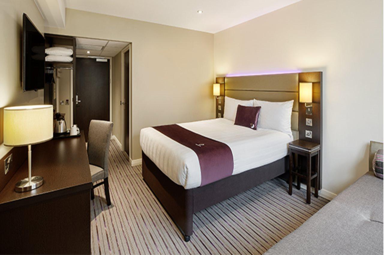Premier Inn Manchester Airport Ringway Exterior foto