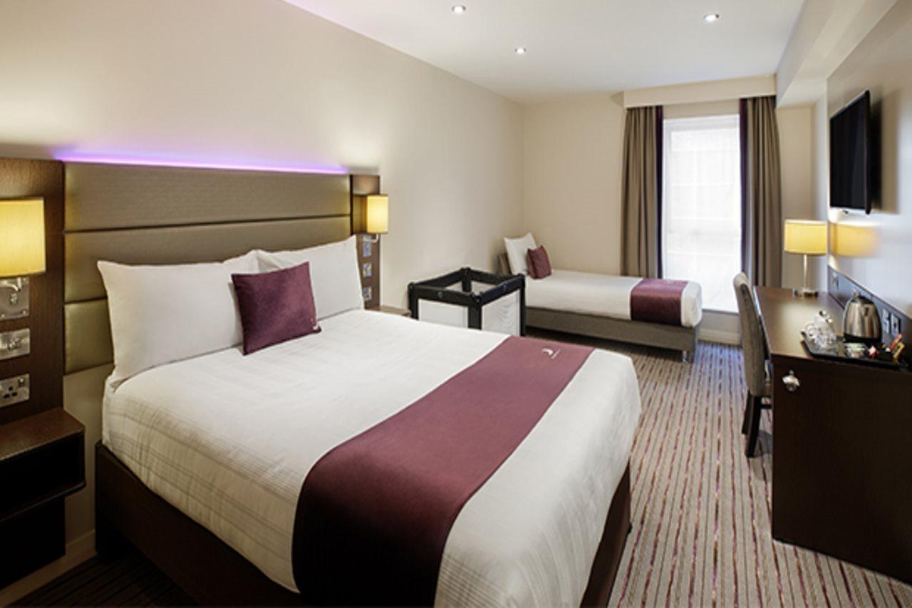 Premier Inn Manchester Airport Ringway Exterior foto