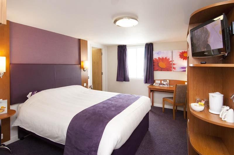 Premier Inn Manchester Airport Ringway Exterior foto