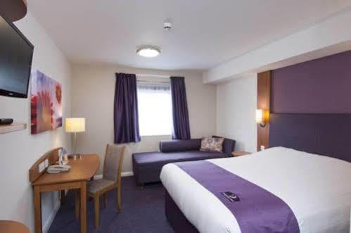 Premier Inn Manchester Airport Ringway Exterior foto